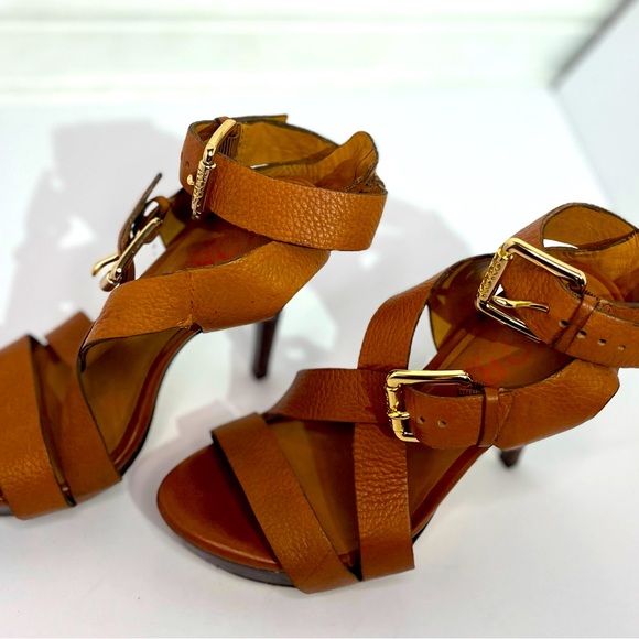 Michel Kors size 6.5 tan a few scuffs shown in pics, in fair pre-loved condition - Picture 6 of 7